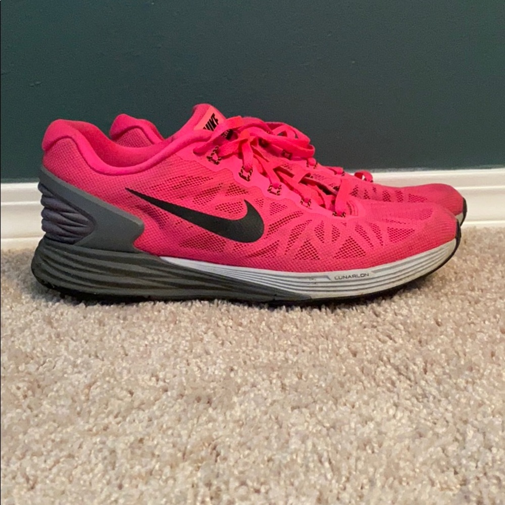 Hot pink Nike Lunarglide